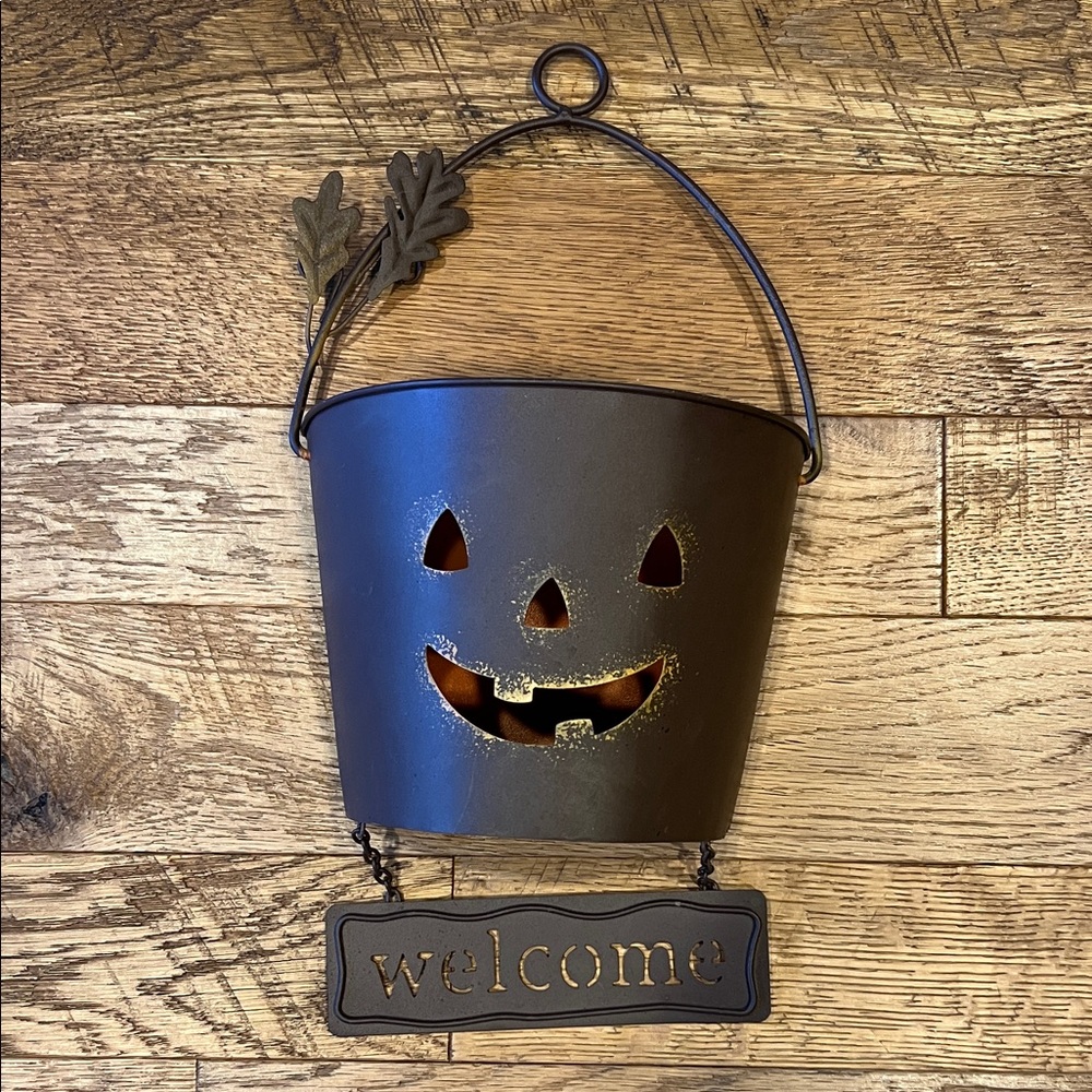 Halloween Metal Jack-O'-Lantern Welcome Sign